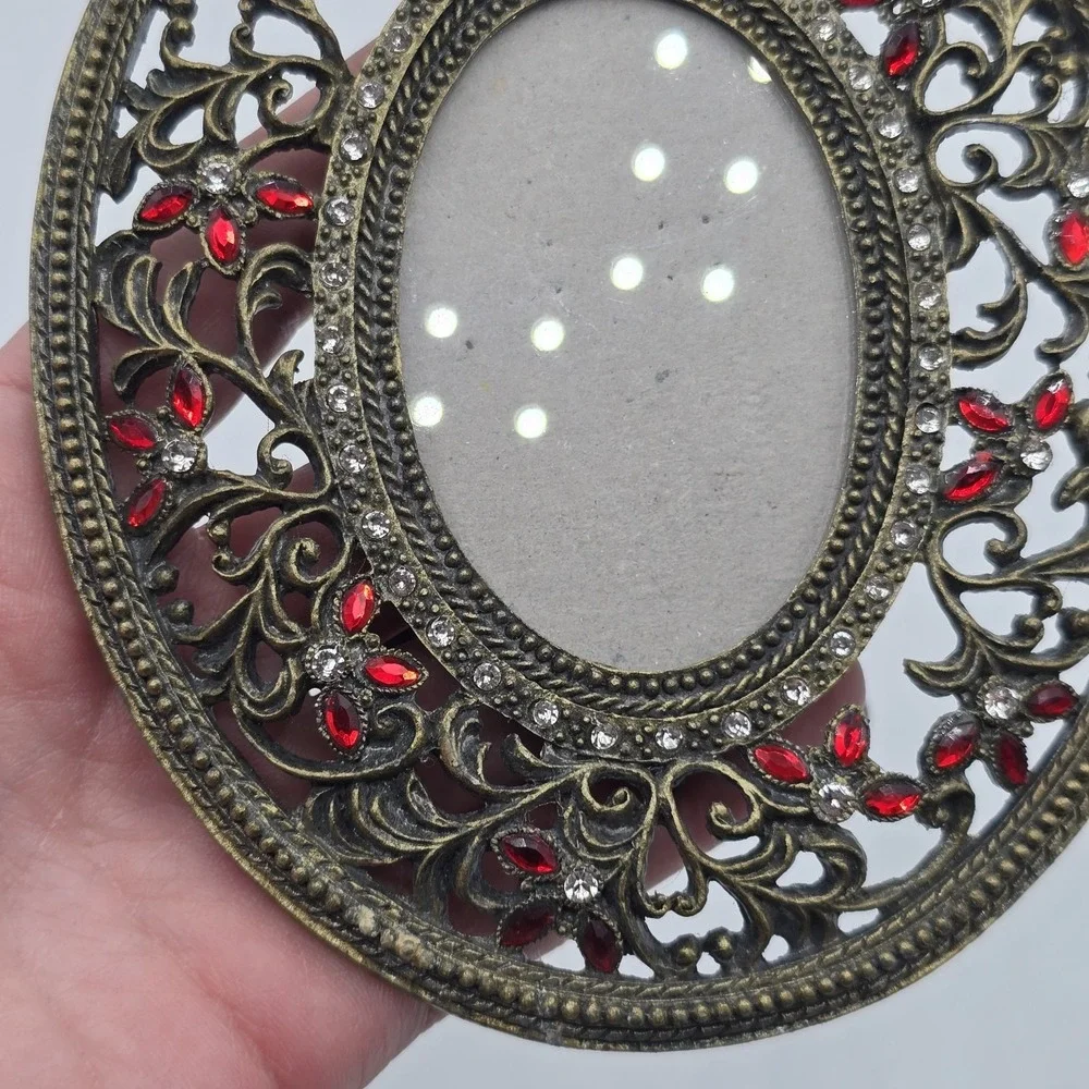Green Tree Gallery 2005 Filigree Oval Red & Clear Stone 2x3‎ Photo Picture Frame